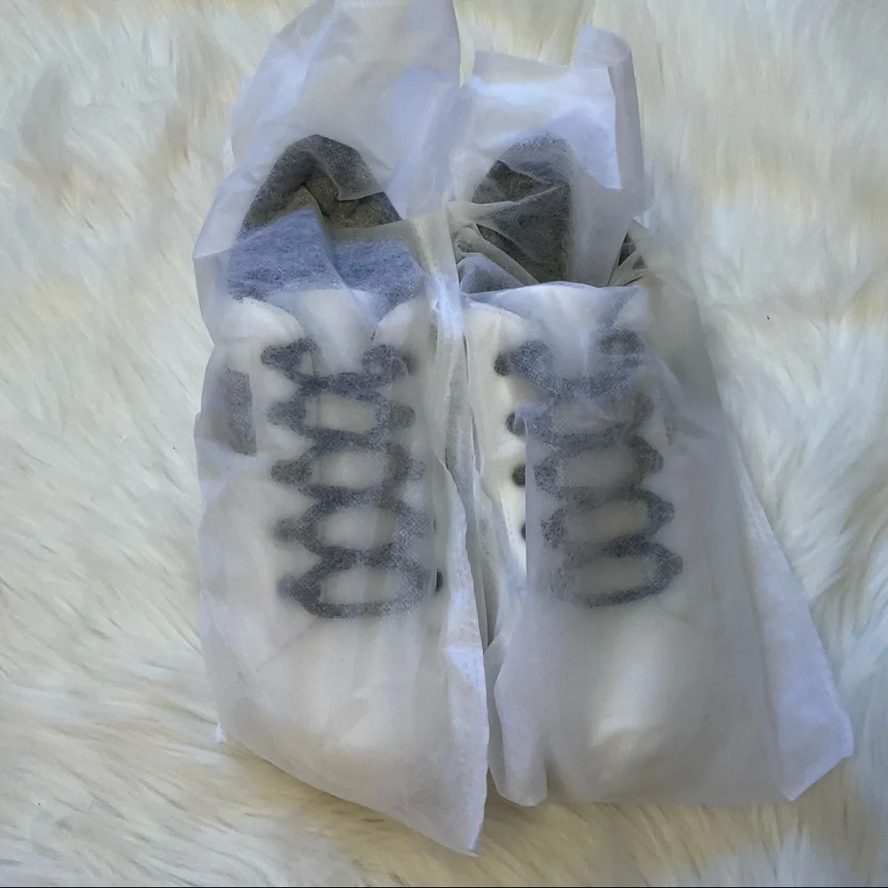 Journee Collection Arden Sneakers - New in Box - Size 8 - White / Navy - Picture 2 of 16